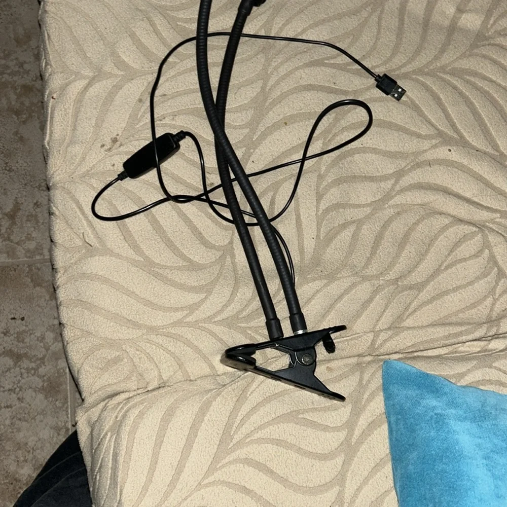 Small light ring with charger